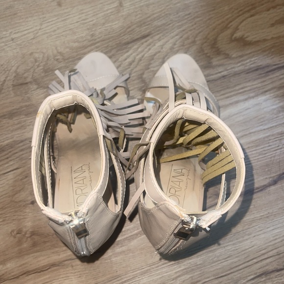 Adriana beige tassel heel shoe - Picture 5 of 7